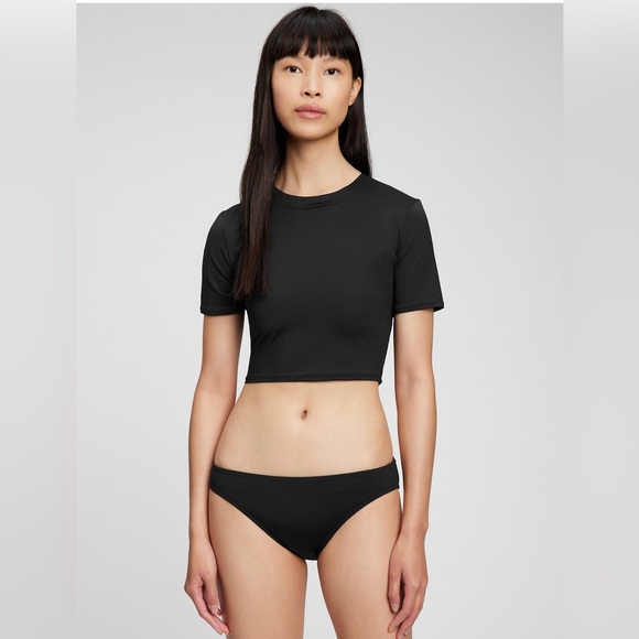 🆕 GAP Women’s Cropped Swim Short Sleeve Rash Guard Rashguard Black Large 12/14 - Picture 2 of 12